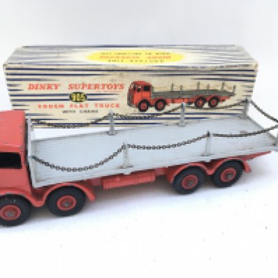 A Boxed Dinky Supertoys Foden Flat Truck #905.