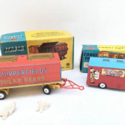 A Boxed Corgi Chipperfields Circus Animal Cage #1123 And Mobile Booking Office #426.