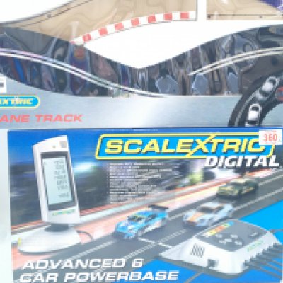 Za Boxed Scalextric Advanced 6 Car Powerbase and 2 Boxed Pit Lane Tracks (3).