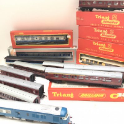 A Collection of Boxed And Loose 00 Gauge Coaches And 2 Boxed Level Crossings No Reserve.