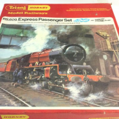 A Boxed Hornby 00 Gauge Express Passenger Set #RS.609.