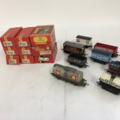 A collection of 9x boxed wagons by Hornby and Triang. Includes 8 loose wagons all 00 gauge No reserve.