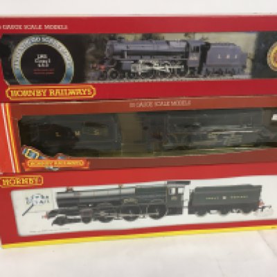 A group of 3 boxed Hornby model locomotives 00 gauge. Features R840 Black Five &hellip;.R858 class 5 Loco..R2390 King Henry. No reserve