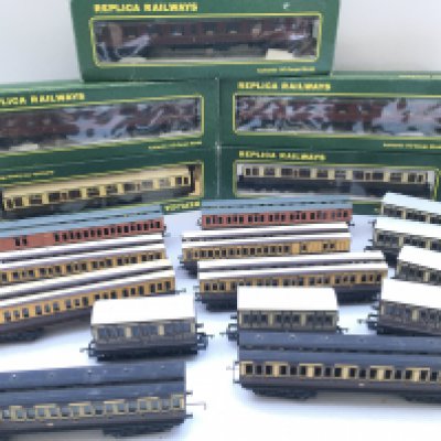 A Collection of Boxed And Loose 00 Gauge Coaches. Including Replica Railways. No Reserve (2).
