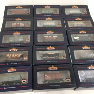 A collection of 15 boxed 00 gauge railway freight wagons by Bachmann. No reserve.