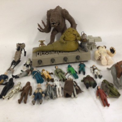A nice collection of vintage Star Wars items including Jaba the Hut playset and 15 plus 3&rdquo; figures with 2 of the last 17. Plus other pieces. No Reserve.