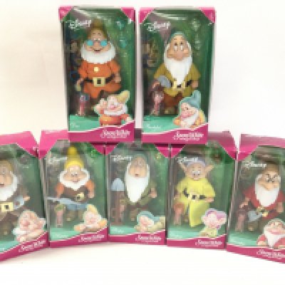 A Set Of Boxed Vivvid Imaginations Seven Dwarfs.
