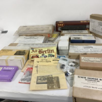 A varied collection of model railway kits OO and N gauge plus an assortment of accessories . Manufacturers include Slaters. Jedenco etc. No reserve
