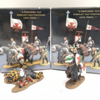 2 X Boxed amounted King And Country Figures. Duel To The Death And Sir Walter De La Mer.