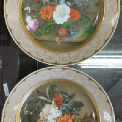 2 Kaiser porcelain wall plates both with Flower Bouquet decoration. (D)
