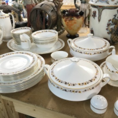 A bone china Royal kent golden glory dinner, tea and coffee set in good condition with no obvious damage. Postage D