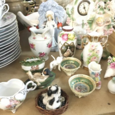 A collection of assorted ceramic items including Aynsley etc.