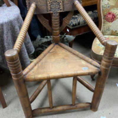 A late 19th century (c.1890) oak turners chair.