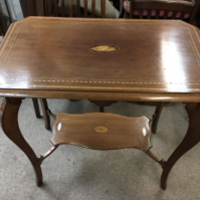 A reproduction mahogany sofa table with inlaid design. Dimensions 80x75x44cm
