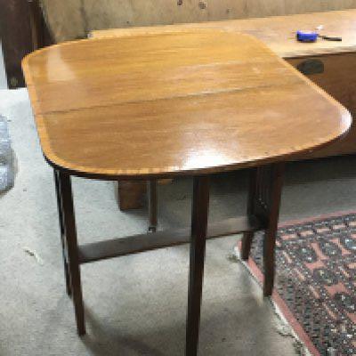 A mahogany drop leaf table with inlaid design, dimensions 60x72x60cm