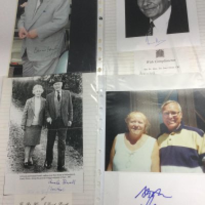 A single owner collection of autographs by various politicians including Ted Heath, John Major, James Callaghan, Enoch Powell and others. Shipping category B.