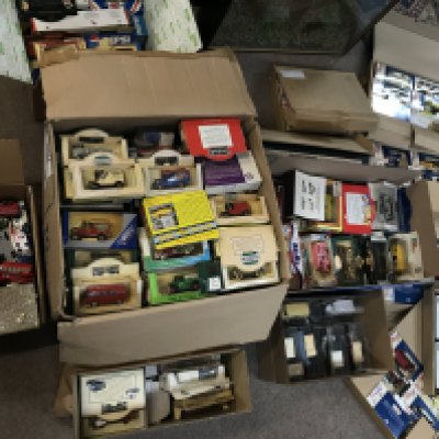 A large collection of assorted die cast vehicles. Postage D