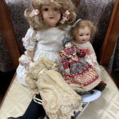 2 small Victorian porcelain headed dolls together with 2 small Armand Marseille porcelain dolls stamped 971 4/0. 390n, 390n. 2/1/2. 9\D)