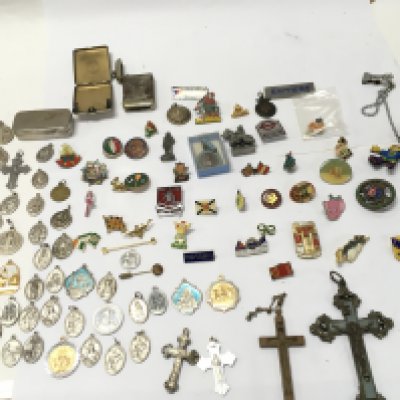 A large collection of various pin badges and pendants. Postage B