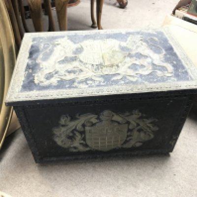 A vintage coal box with crest design, dimensions 30x46x30cm. NO RESERVE