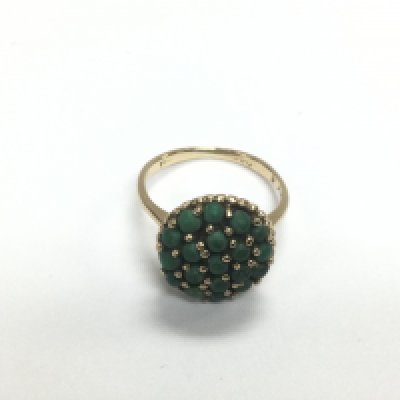 A gold ring set with green stones, approx 3g and approx size J-K. Shipping category A.- NO RESERVE