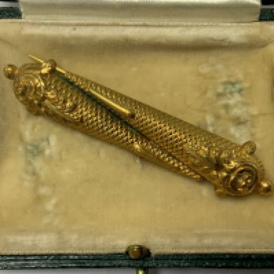 An Edwardian unmarked yellow metal brooch, (A)- NO RESERVE