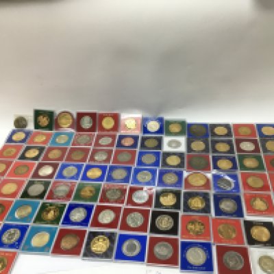 A large collection of assorted commemorative medals including many 22ct gold plated examples. Postage B