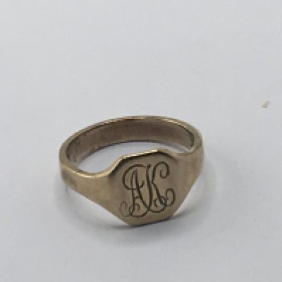 A Gents 9carat gold signet ring. Weight 3g