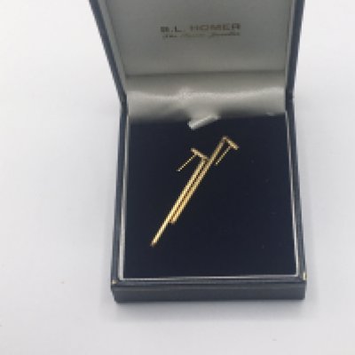 Apair of modern design 9carat gold drop earnings weight 1.5g approximately.