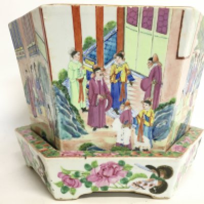 A Qing Dynasty Chinese export mid 19th century Cantonese Famille rose jardinere and dish. This lot cannot be posted