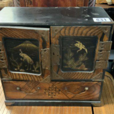 A small oriental chest with marqutry inlay. (C),
