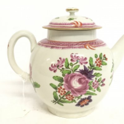 A Caughley Tea pot 1780. No obvious damage or restoration This lot cannot be posted