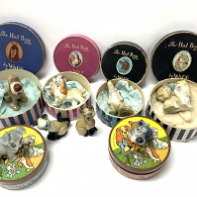 A collection of Wade Disney Lady and the Tramp hat box figures. (B)