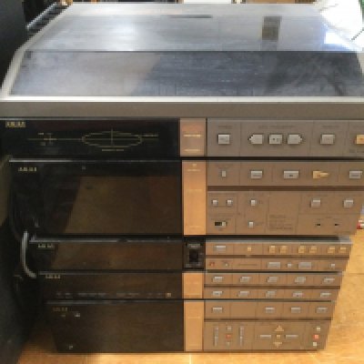 An Akai stacking hi fi music centre and other vintage audio visual equipment (4).