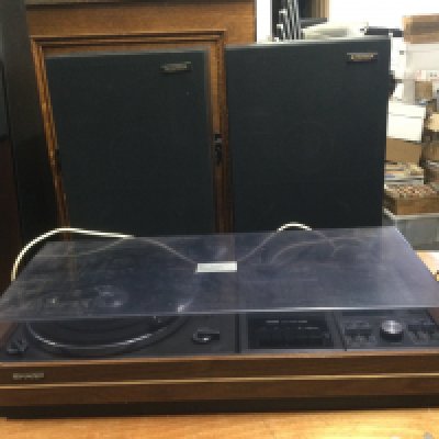 A Sharp SG-315E music centre and a pair of Pioneer CS-770 speakers (3).