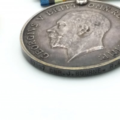 Two World War One medals awarded to GNR J BOURNE. Postage A NO RESERVE
