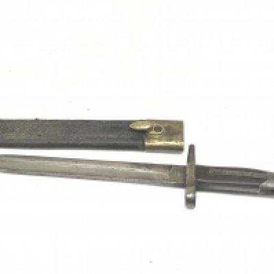 An unusual Italian I world war bayonet possible M.1891 pattern the steel cross guard stamped VU 68737.