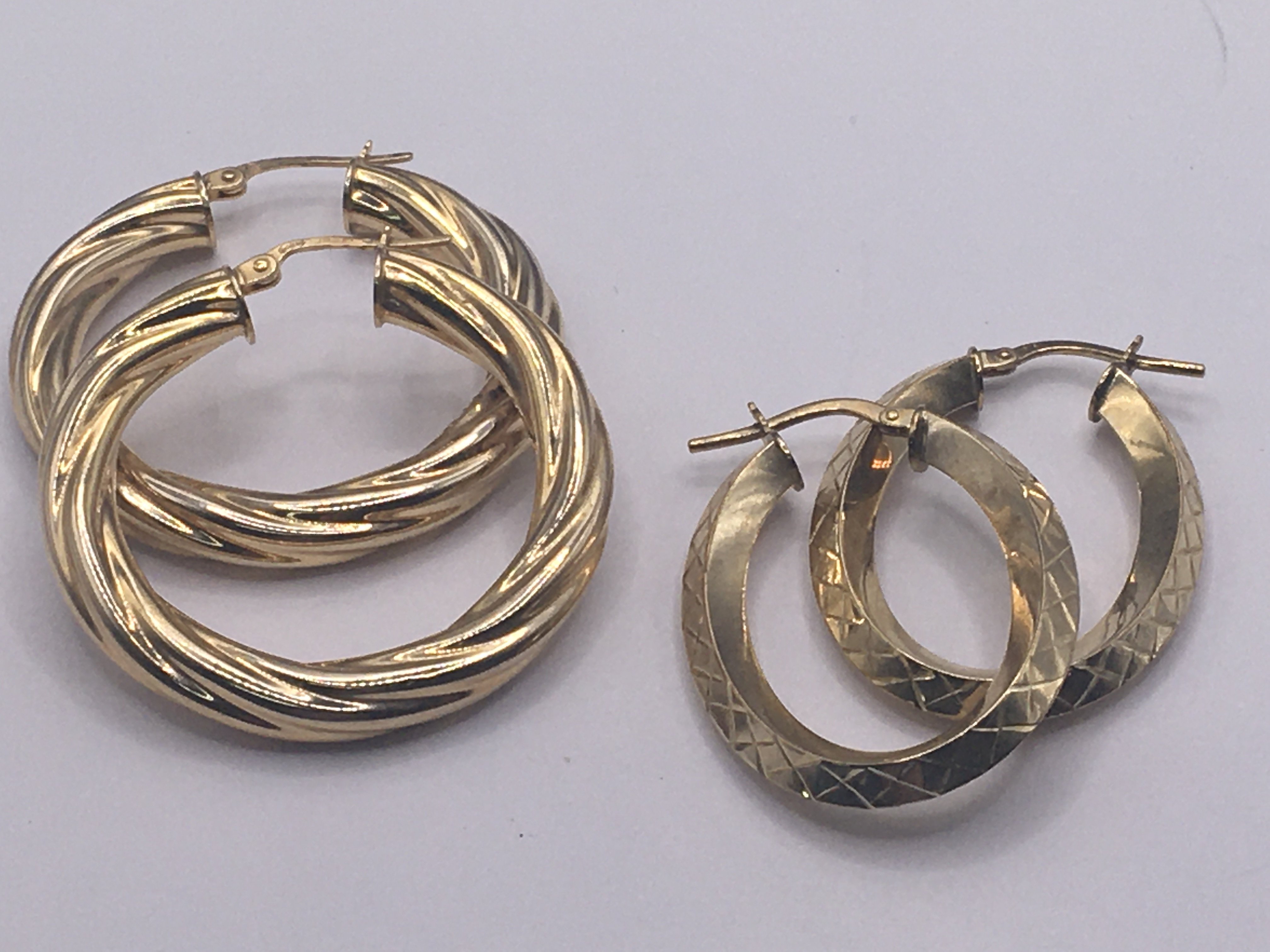 Two pairs of 9carat gold hoop earrings weight 5g