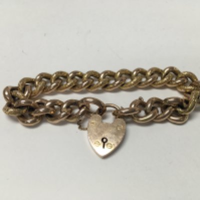 A 9ct gold heart clasp bracelet approx weight 22.67 grams.