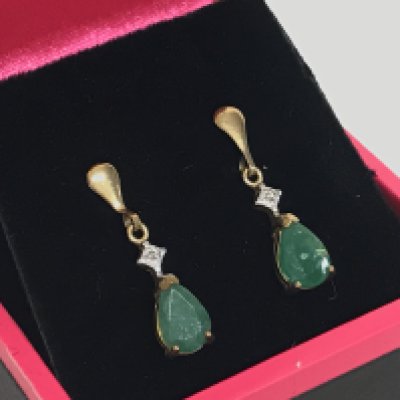 A pair of 9 carat gold and emerald drop earrings, total weight 1.2g postage category A