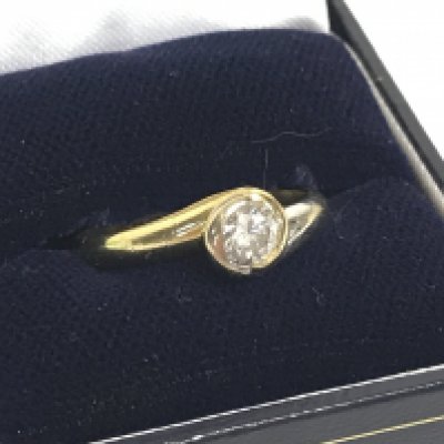 An 18 carat white and yellow gold diamond ring, 4.3g. 0.4 carat approximately. Size P. Postage category A