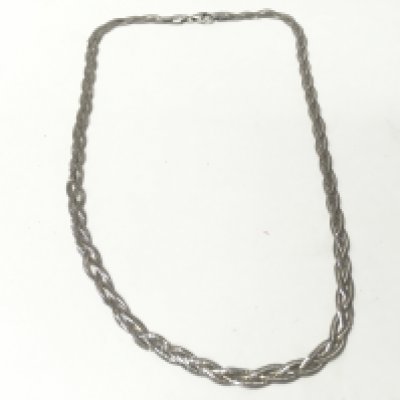 9ct white gold mesh necklace. 7.27g and 44cm long.