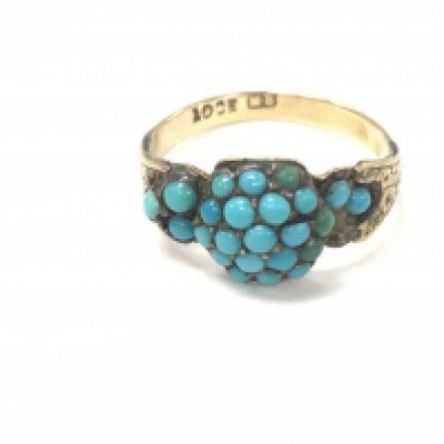 A vintage 10ct gold ring set with turquoise. Size L 1/2 and 2.23g Postage A