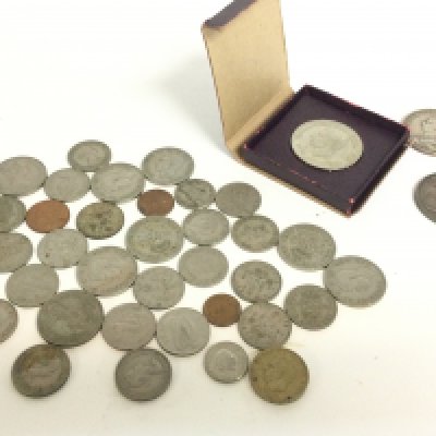 A collection of late 19th and 20th century British coins including shillings, crowns and other coins. Postage category A