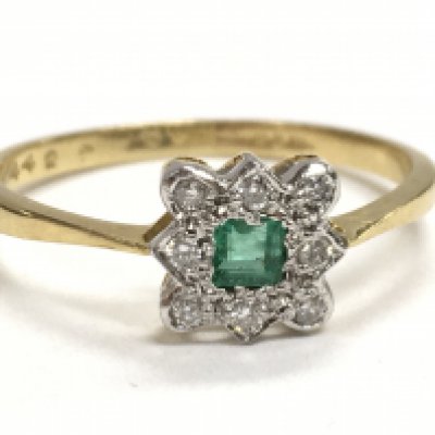 An 18 carat emerald and diamond shard set ring, 1.9g. Postage category A