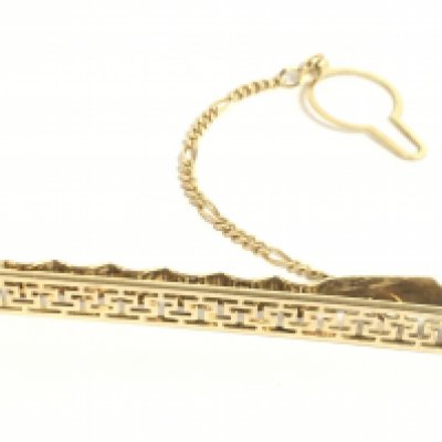 A 14 carat gold tie clip, total weight 3.9g. Postage category A