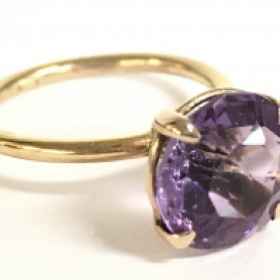 A 9 carat gold amethyst solitaire ring, 2.2g. Size K. Postage category a