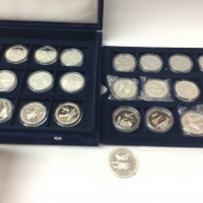 A collection of 25 silver RAF commemorative coins with COAS. Coins are 28.28g each. Postage B