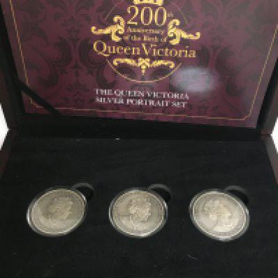 A Queen Victoria silver portrait set, 200th anniversary of the birth of Queen Victoria silver five pound coins. Limited edition of 495. Postage category B