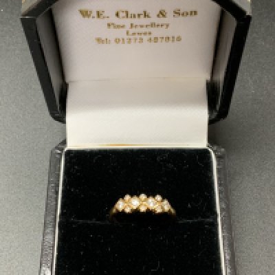 An 18ct gold ring set with a pattern of diamonds, Size J. (A)